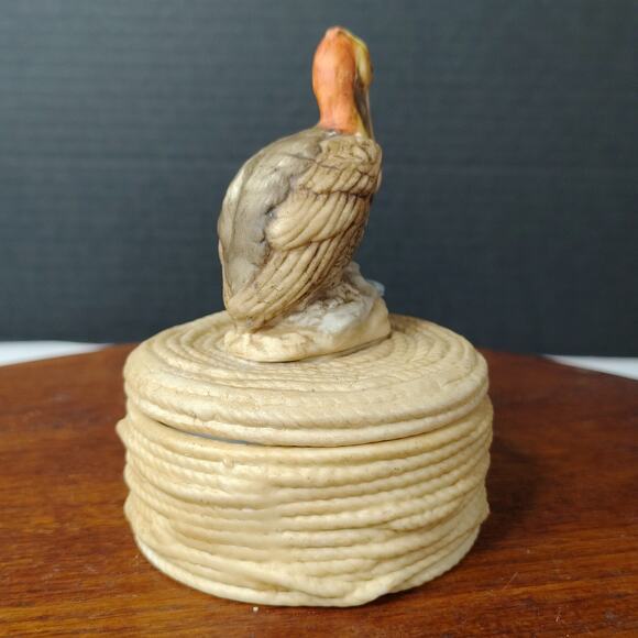 Vintage Napcoware Porcelain Coastal Beach Pelican On Nautical Rope Trinket Box - Picture 4 of 9